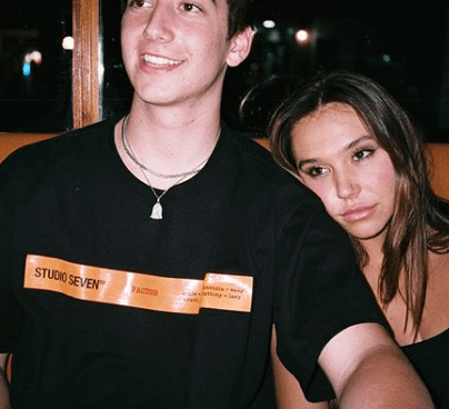 Dating Alexis Ren